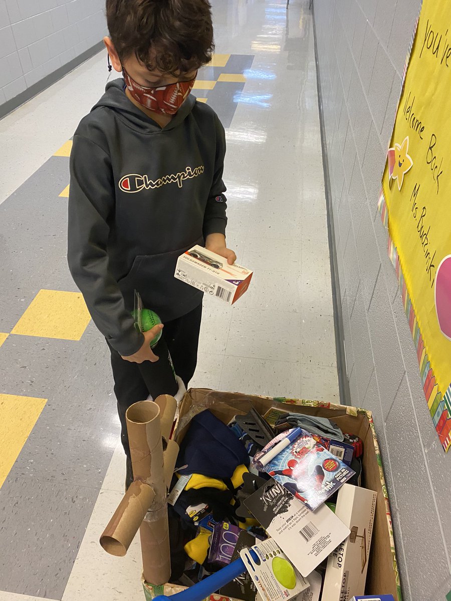 mrs_bcpraytor's tweet photo. More stocking stuffing! 🥰🎄 @MrsErickson18 @MillsRiverSch https://t.co/2zY8Z3cA6e