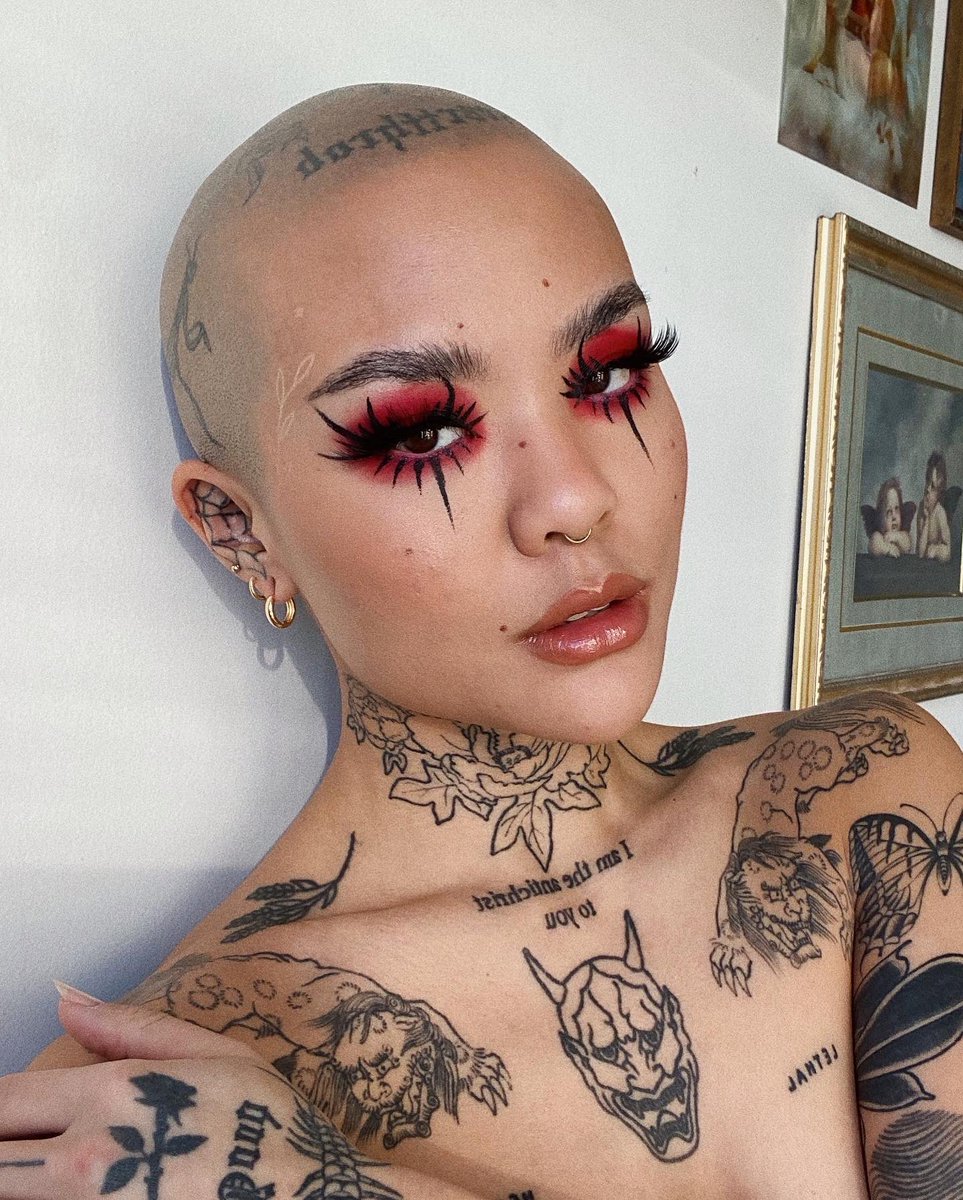 girl in red ❤️ (IB: @tinytattooer)