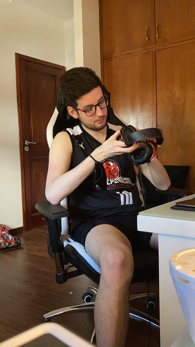 sant1nno's tweet image. gracias cai esports por la casaca para mi amigo marian