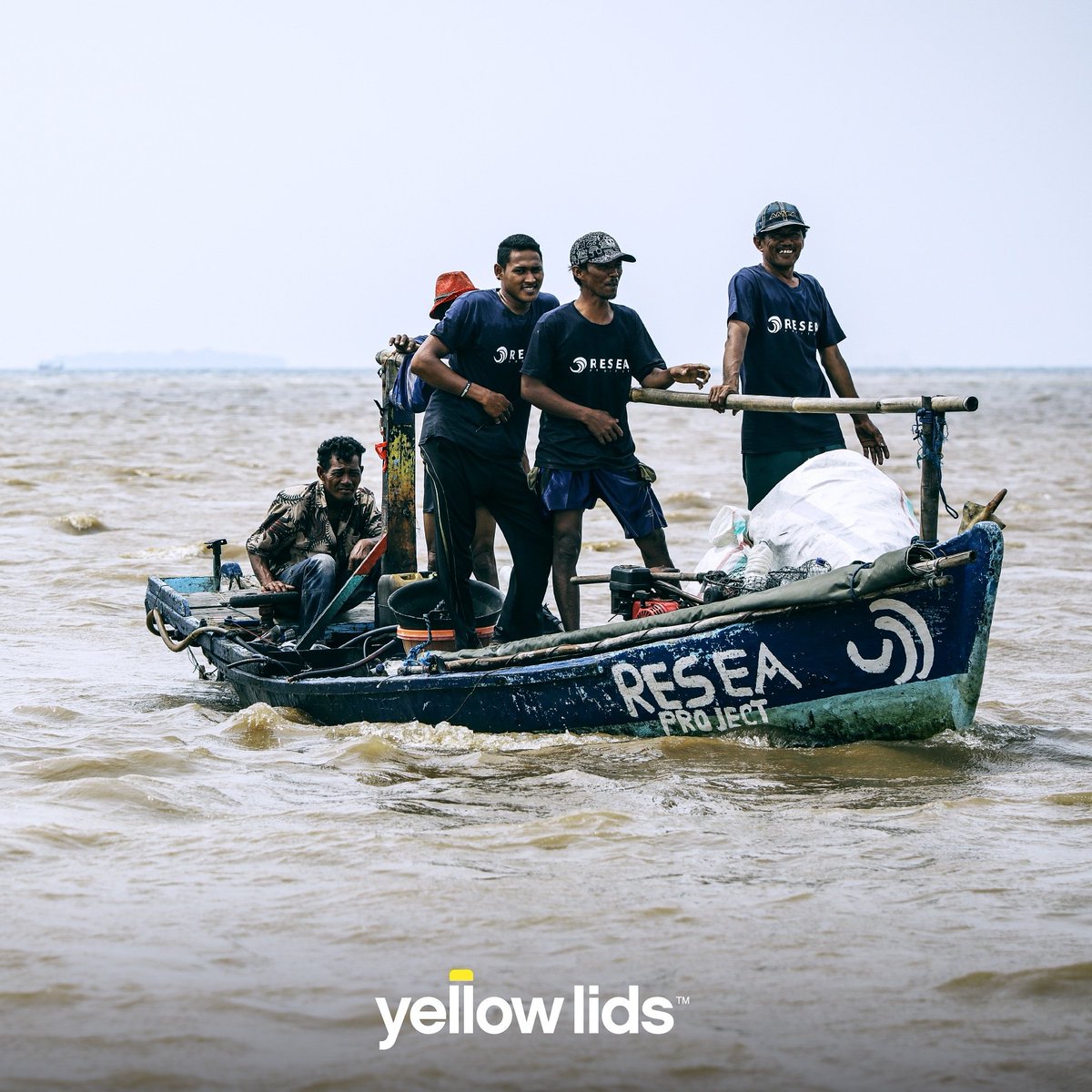 It feels so good when you're #makingadifference, just look at those smiles!

With the #support of this fabulous team we remove #plasticpollution with every order.

You can feel this good too 😉
Find out more and get yours at yellowlids.com

#reseaproject #dogoodfeelgood