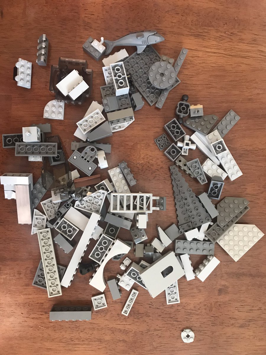 revsteven's tweet image. Spoiler alert:
Bought my son the new Lego Razor Crest.    Really, really easy assembly.

#starwars #Mandalorian #razorcrest #lego