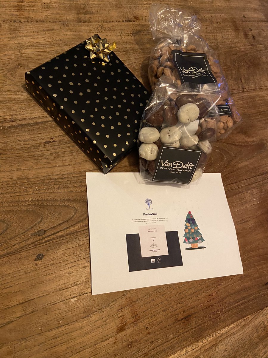 yoinknl's tweet photo. When getting together as a team is not possible, visiting everyone individually (with proper distance) is the next best thing. A little something to eat ๐ซ, a gift for the planet ๐ (@TreesForAll) and something to playfully pass time ๐! #enjoyDecember #stayStrong https://t.co/zxM5t1NNpq