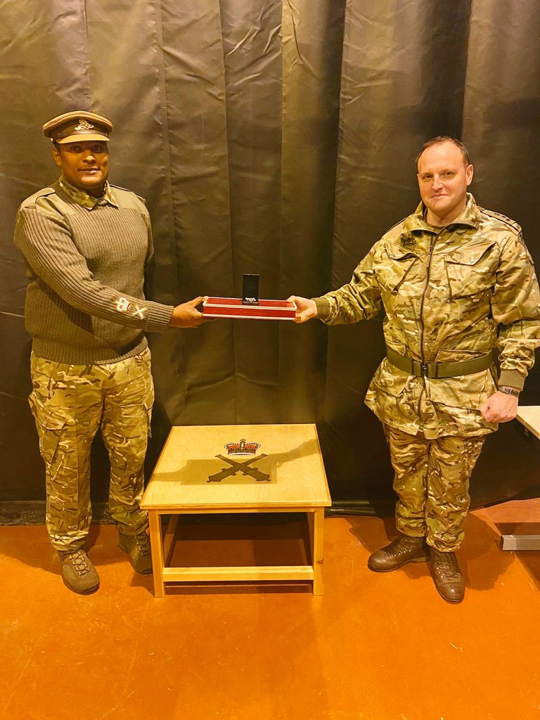 Today the wing hosted @Comd_1Arty. He visited the MLRS cab simulator, Guns and Ammunition Section and Lt Gun CCD, presented an LS and GC  and went to see FST Comd and FST L4 Ack Live Fire Planning on SPTA #allinadayswork
@Commandant_RSA <a href="/field_army/">The Field Army</a> @rhqra