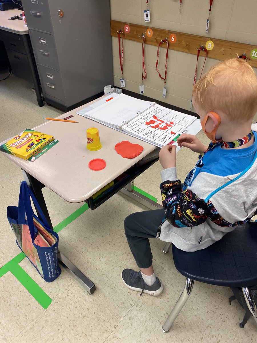collablabladies's tweet photo. Snap word learning gets multi-sensory in 1st grade! These guys were having a blast thinking about the unexpected sounds in these words readers know in a SNAP and writers use often!! #FMTLearns #fmtfalcons https://t.co/DotZkW3q7s