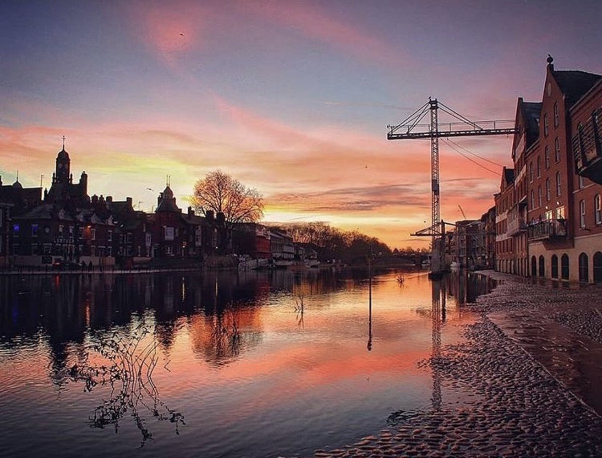 york_spotlight's tweet photo. Sunset over #York https://t.co/wcKeXaaime