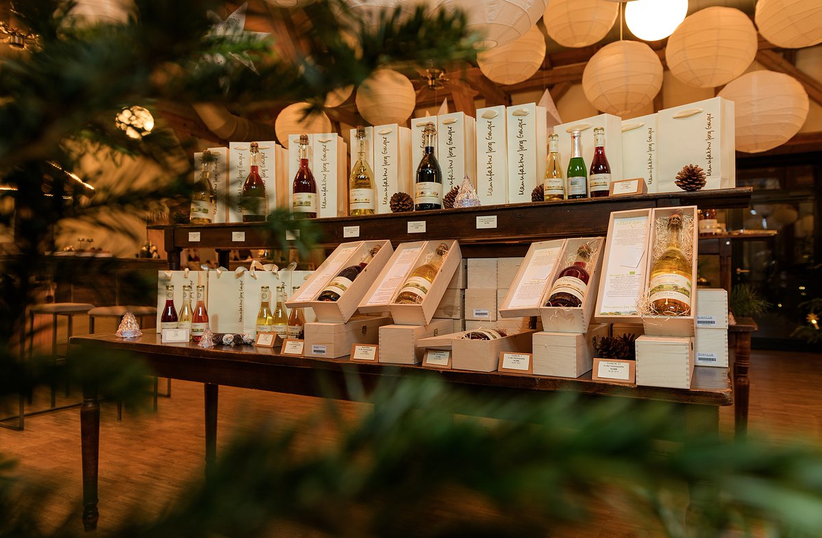 DelmosaBeverage's tweet photo. All nestled and snug in their beds... A visit from St. Nicholas could produce a blend of beauty and refinement in your stocking! #JörgGeiger #JorgGeiger #ExperienceDelmosa #nonalcoholic https://t.co/WKTZpVoMQD