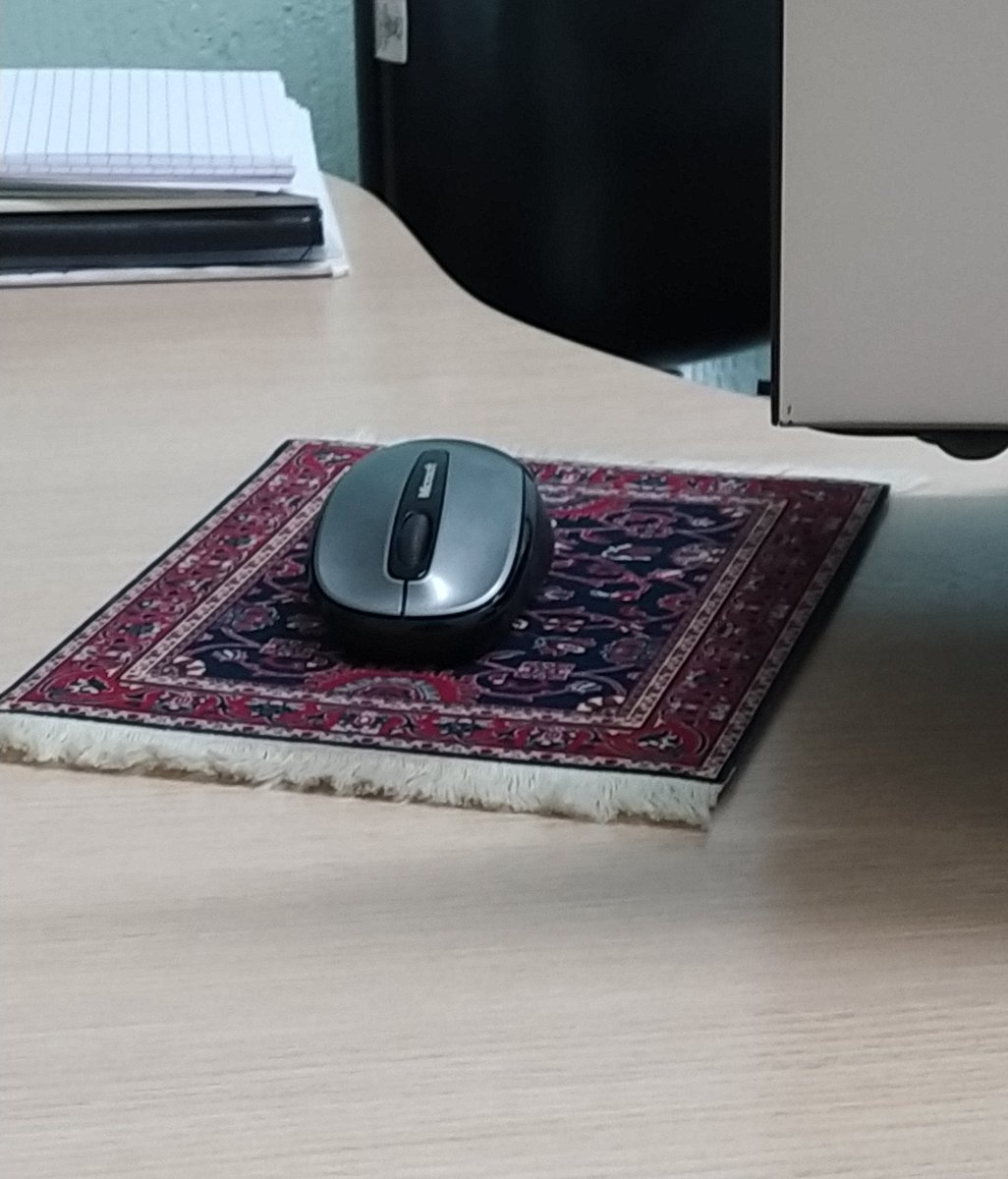 obcecada com esse mousepad de tapetinho
