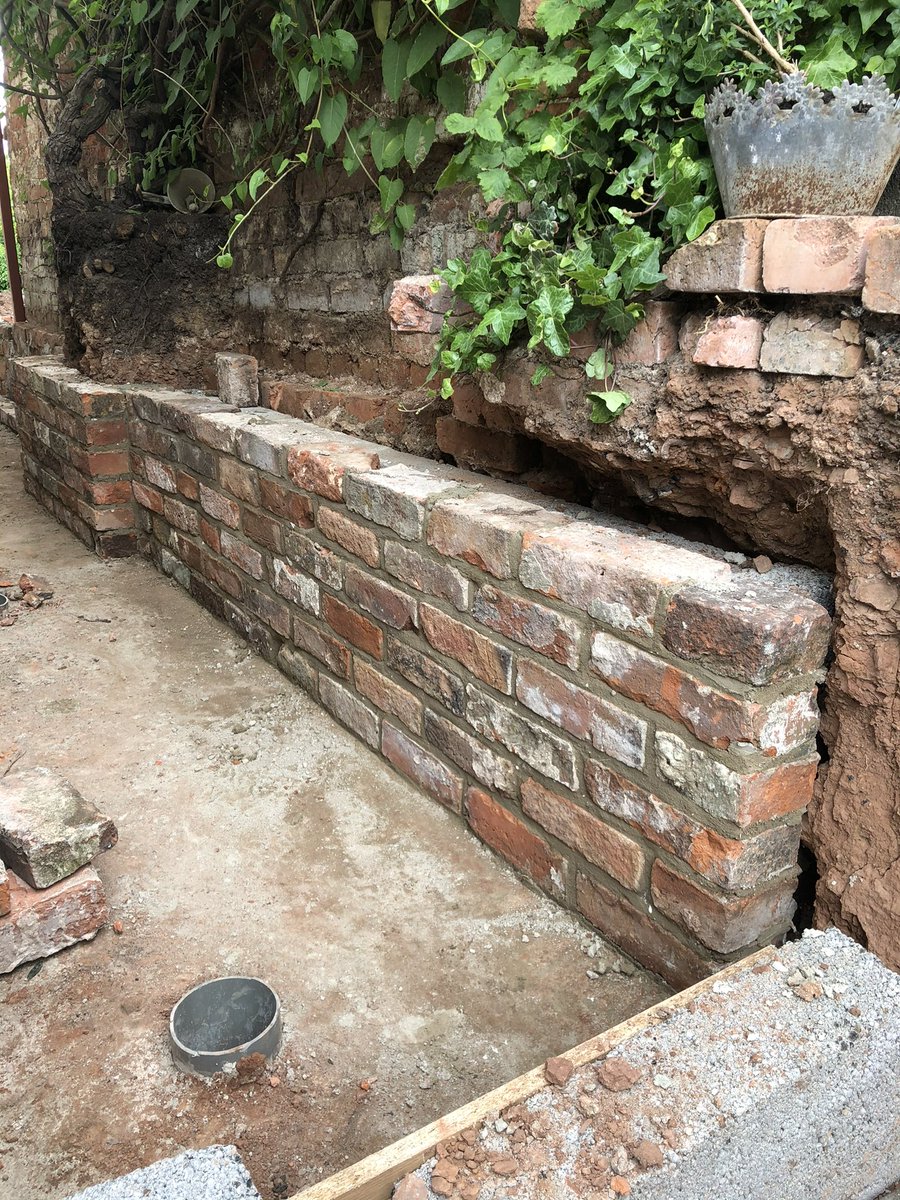 Bespoke garden wall #cthconstruction #ukconstruction