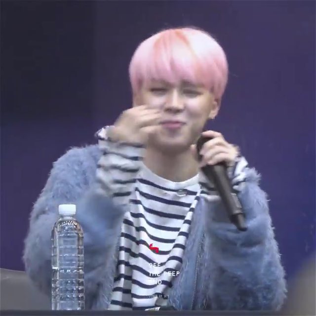 him hurting himself with a mic :(