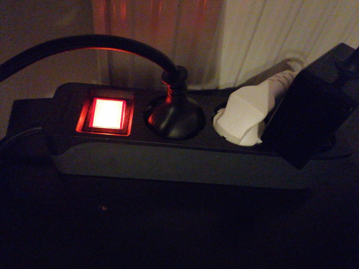 PascalBraun78's tweet image. Besser den Sony kaufen. Mit einem Kippschalter könnt ihr für 3,5€ genau soviel Strom sparen als ihr mit der Anlage gewinnen könnt. #Standbye