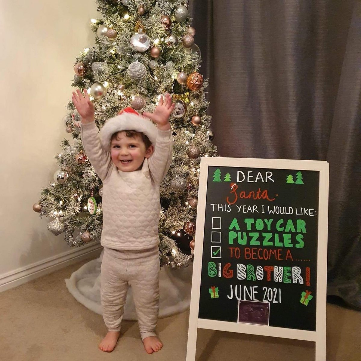 emmaatherton_'s tweet photo. Aunty to two ❤️ @NealHusseyUK @LauHuss https://t.co/FVlo0diyRE