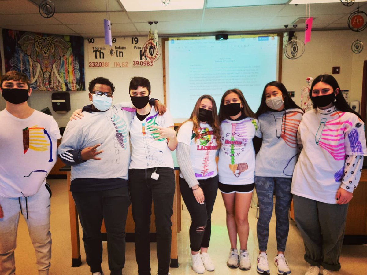 I have no #bones to pick with this group! 🦴#Anatomy and #Physiology #Students sport their #Bony T-shirts 🦴 

#skeleton #skeletal  #bones