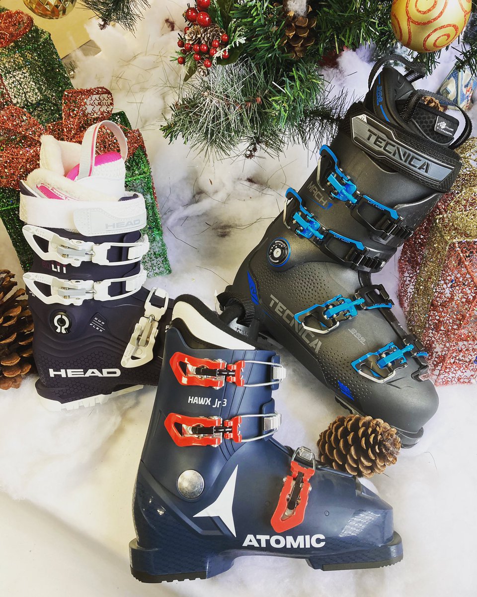 IciSport's tweet photo. ⁣
6e idée cadeau: des bottes de ski !! ⁣
Préparez-vous pour votre sport d’hiver préféré avant que la neige arrive!! #noel #christmas #winter #hiver #ski #skiboots #atomic #tecnica 🎿🎿 https://t.co/gCu95UwzJK