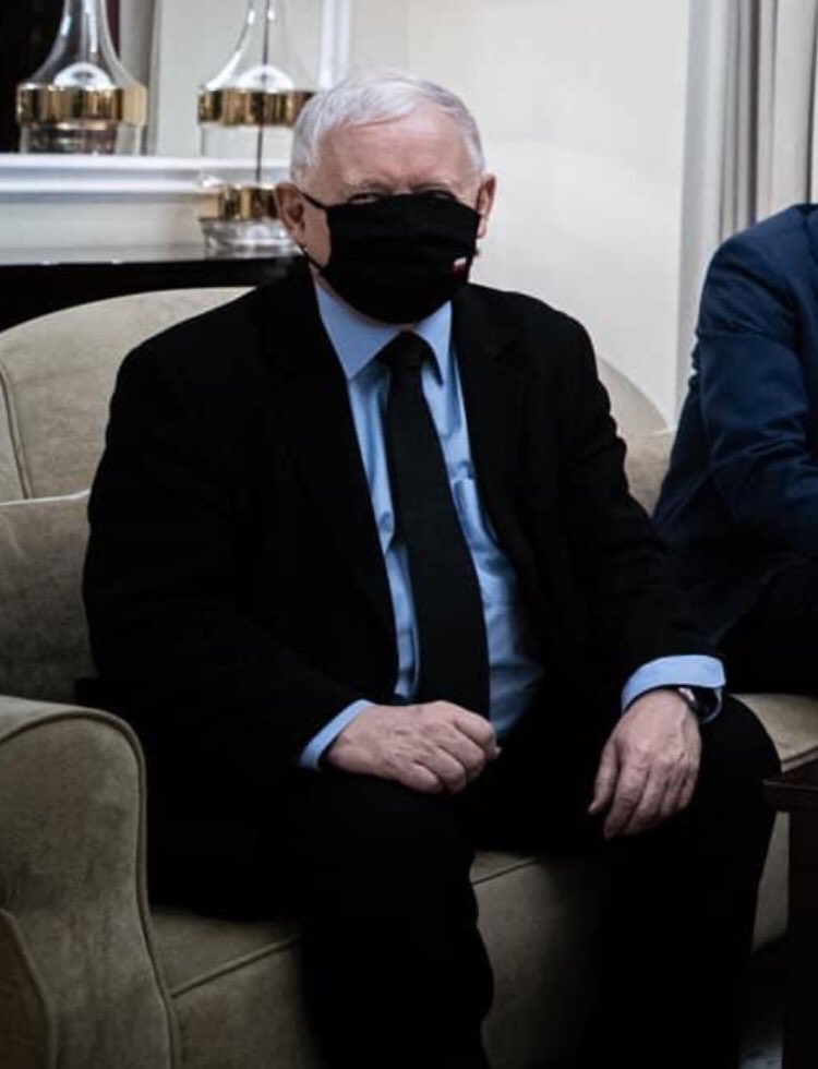 miss_monki's tweet photo. @macdac @malgorzata888 Kaczyński był tam incognito 🤣🤣🤣 https://t.co/cgZXBhz6h4