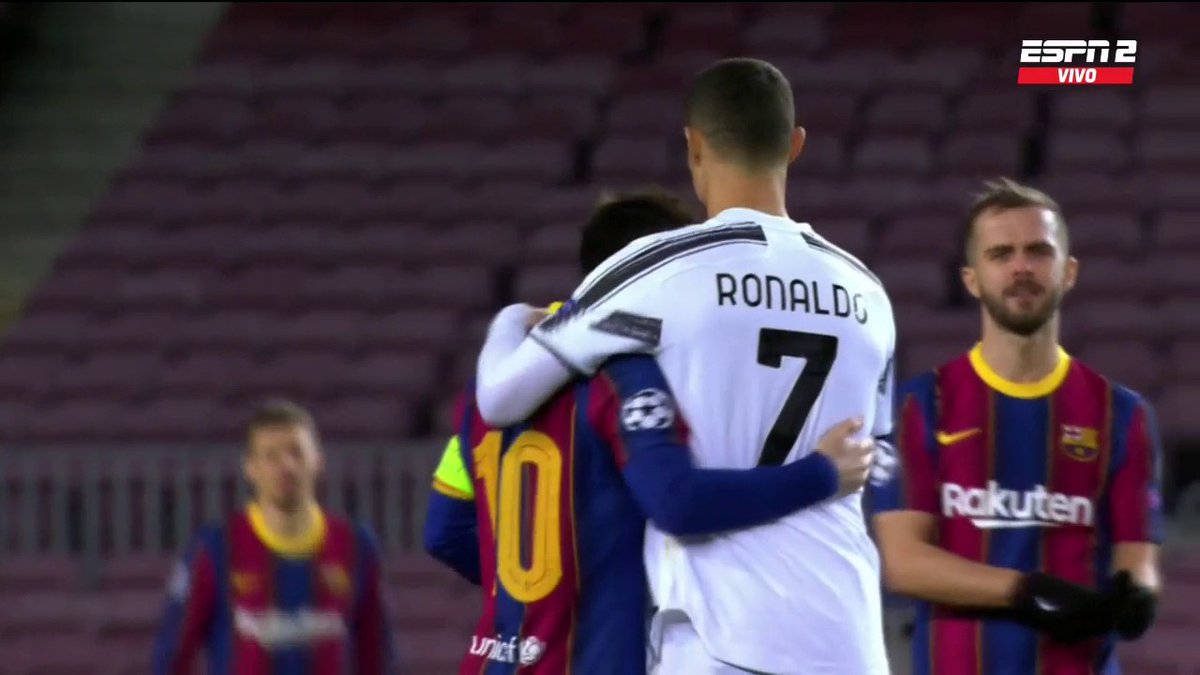 SC_ESPN's tweet photo. #CHAMPIONSxESPN ¡EL SALUDO ENTRE MESSI Y CRISTIANO! https://t.co/4eguWuOnWt