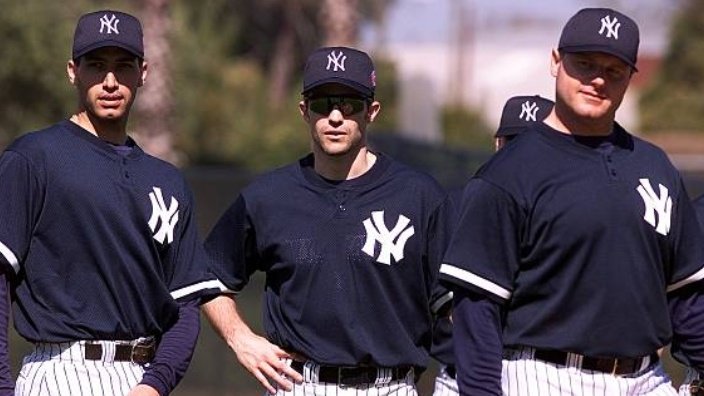 El cumpleañero de hoy Mike Mussina junto a sus compañeros Roger Clemens y Andy Pettitte. 

Happy Birthday!!! 