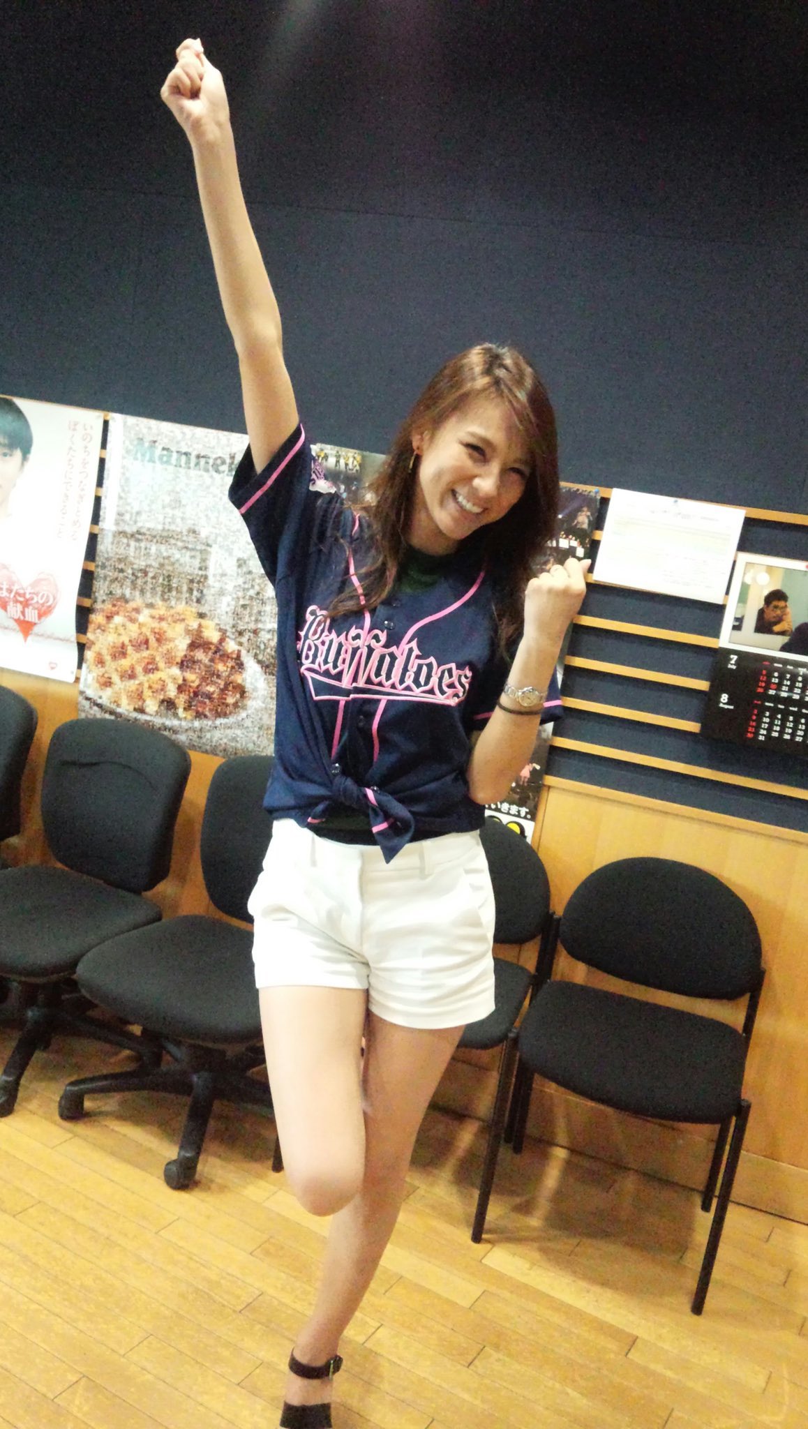 赤松悠実 そして ブ ブ だったころの私 あかまる この短さのショートパンツ 素足で履ける若さ