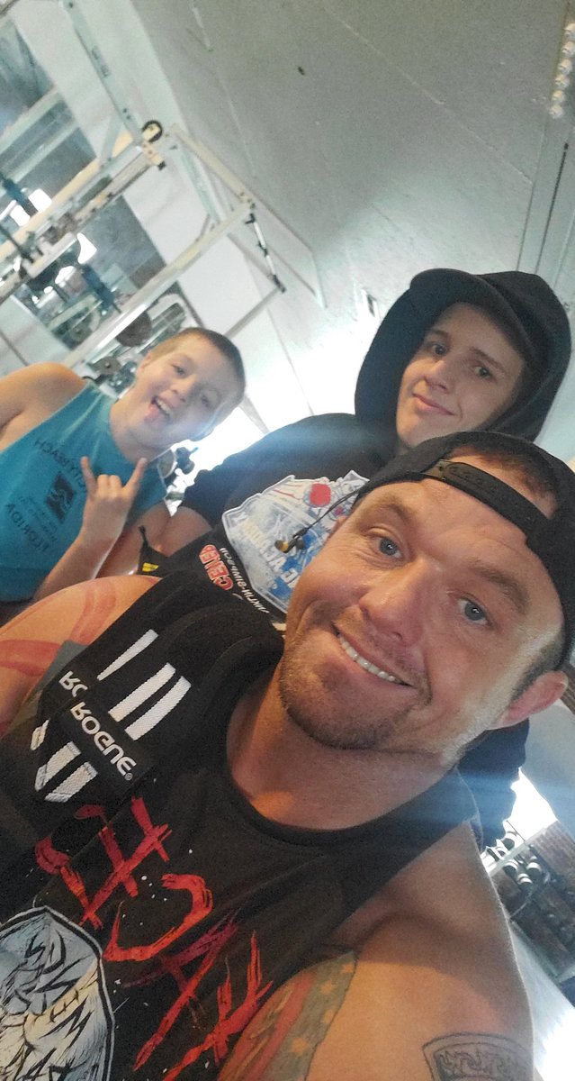 jcarver1985's tweet photo. Me and the boys getting in an early workout this morning. #JCPromotions #FSFitnessCenter #WildcatBoxingClub #FranklinKY #RougeFitness https://t.co/IYlNH7ARdN