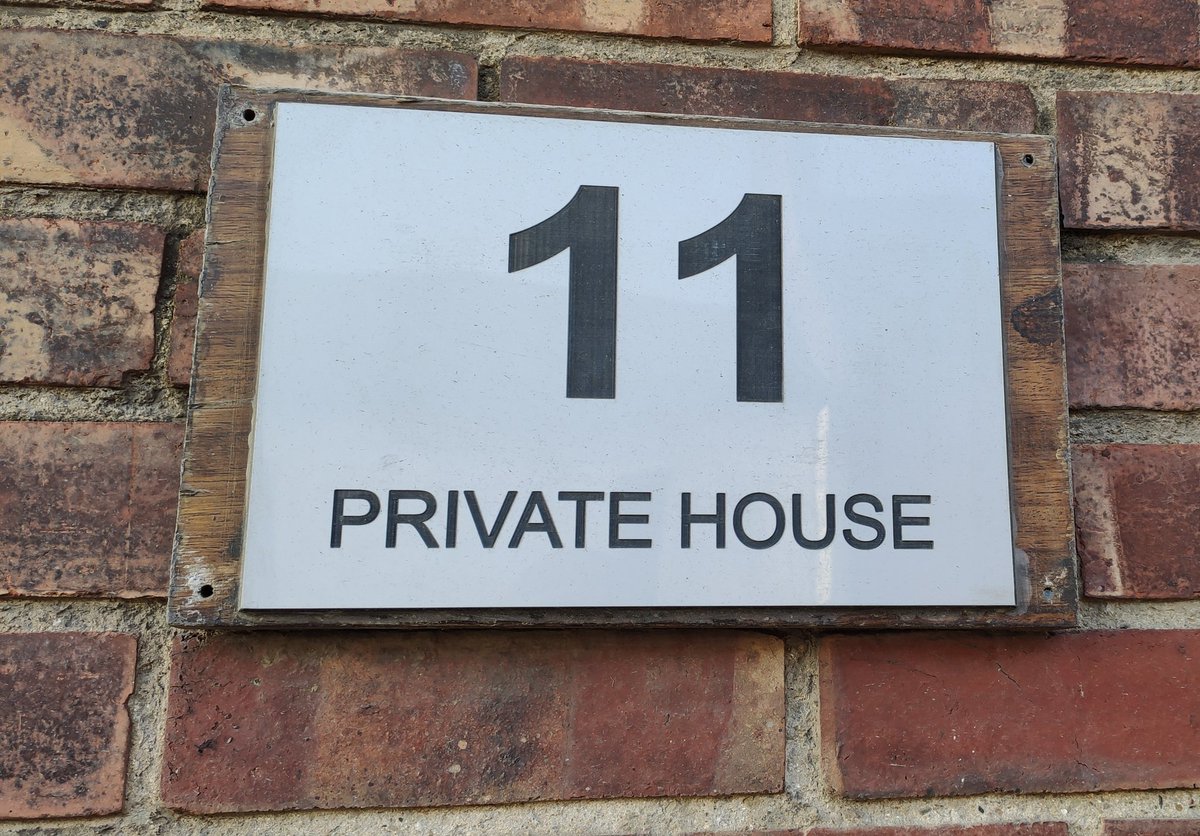 thefaaside's tweet photo. Just two of the thoughtfully nemt houses in #Drawda #PrivateHouse #SecurityHouse https://t.co/fUbrOSaIeM