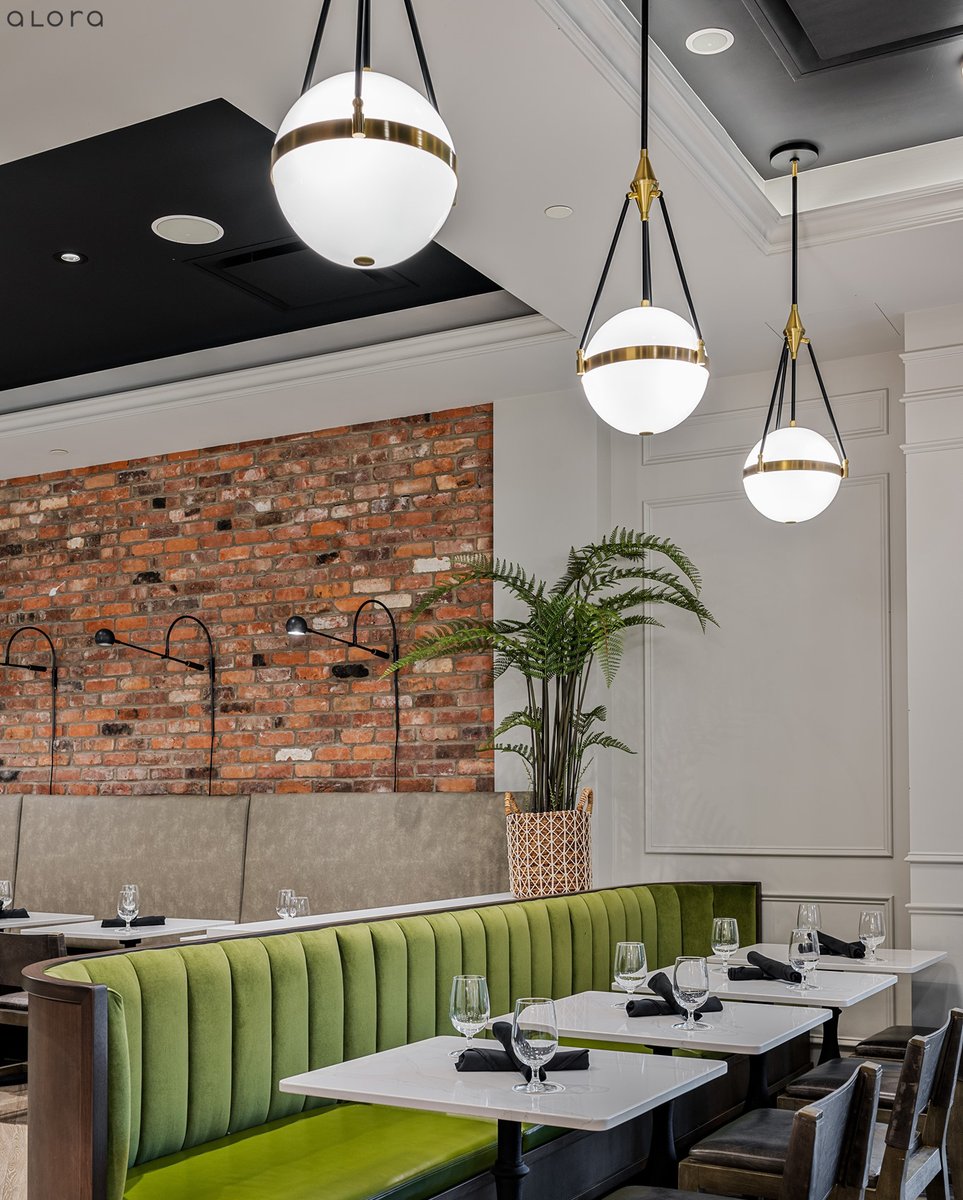 Just love how <a href="/Spaciz/">Spaciz Design Studio</a> used the #HarmonyPendant by <a href="/AloraLighting/">AloraLighting</a> in their <a href="/OakBayBeach/">Oak Bay Beach Hotel</a> hotel project! 😍
aloralighting.com/product-tag/ha…