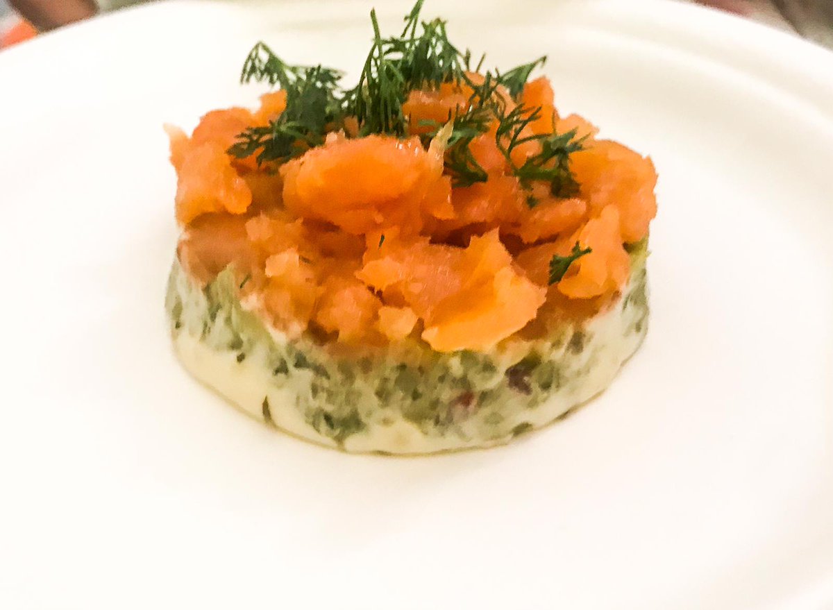 Disfruta de este tartar de salmón en tu casa con un vinito.

Seguimos con el servicio de takeaway y delivery, ahora también con Uber Eats. Pide y que te lo lleven!

#takeaway #delivery