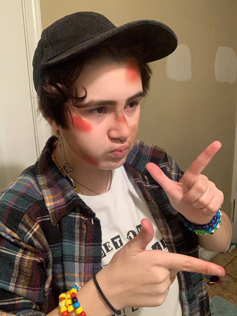 Upsure's tweet photo. It happened #EllisLeft4Dead2 #Left4Dead https://t.co/uJlYY15tkq