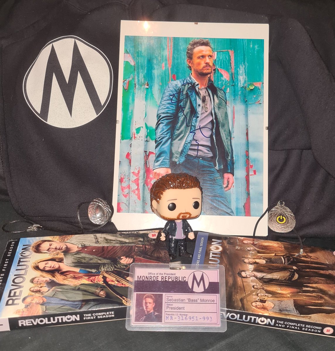 LadyGlyndwr's tweet photo. This is my new Bass Monroe from Revolution custom funko pop! Made by the incredible @Lost_little_red I love him so much!! Based on the photo behind him, thank you so much hun :) he's amazing! Xx

@DavidLyonsDaily @DavidLyonsFans #revolution #monroe #monroerepublic #bassmonroe https://t.co/PcAz0tVA2h