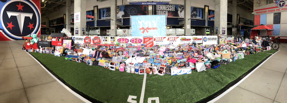 LisaManningVO's tweet photo. Stop on by #ToyField @NissanStadium and bring a toy for a child or gift for a senior...@955NASHICON Be here til 7PM! Help make Christmas special for the @SalArmy Forgotten Angels🎄@stewjamesradio #MartyMcFly #JeffWomack 🥰🎅🏻 https://t.co/z1QQFHqE3D