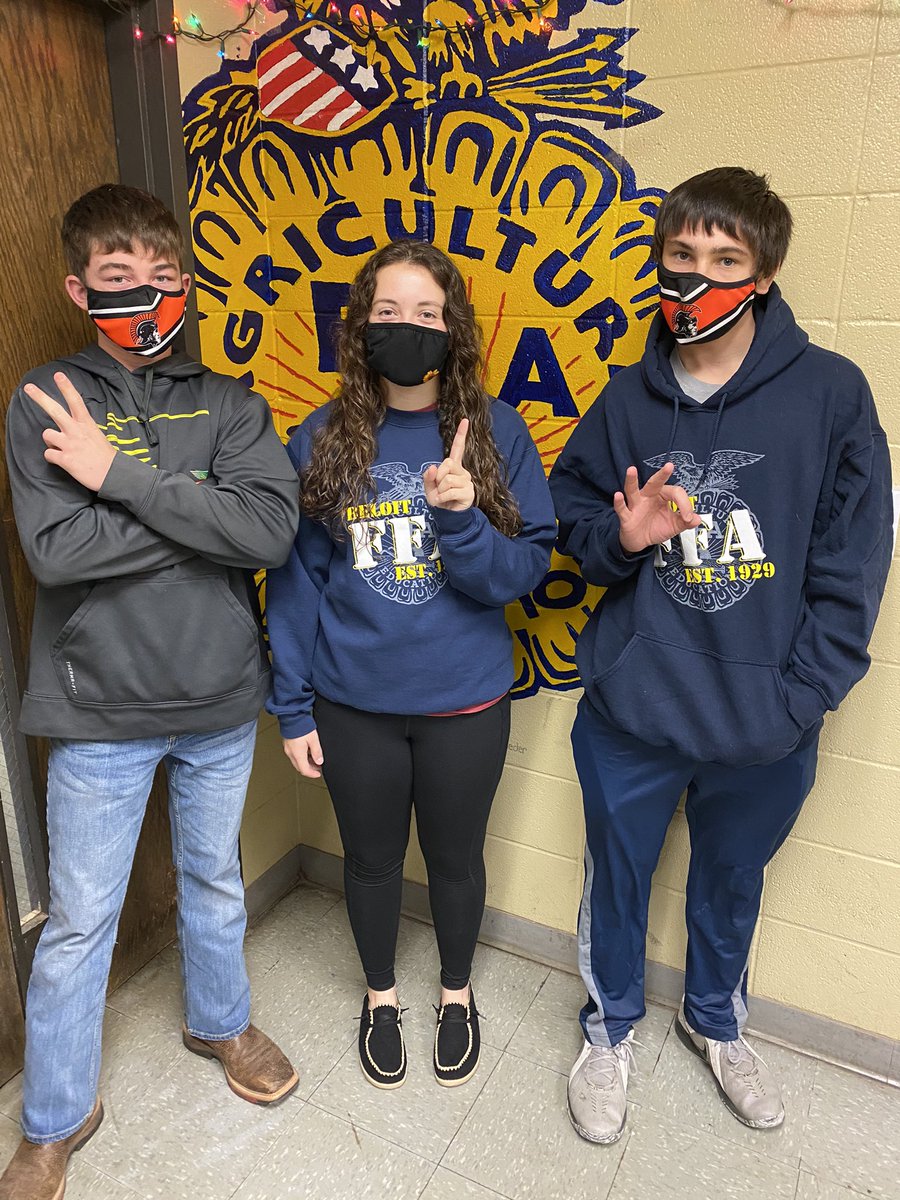 the_irish_aggie's tweet photo. Congratulations to the top three sellers in the 2020 Beloit FFA fruit sales!! 1st- Addison Emmot, 2nd- Ethan Anderson, and 3rd- Tyler Harmon! #tpod #BeloitFFA https://t.co/yONVvXeqTs