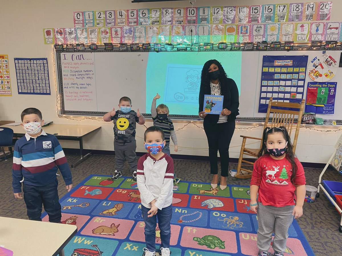 MillionAnedra's tweet photo. I enjoyed reading my friends book to students at school! I #PrincipalTalks #ProudPrincipal #Read2Lead #BookWalk #WildwoodWins #MiddieRising https://t.co/mhd2oTKiuo