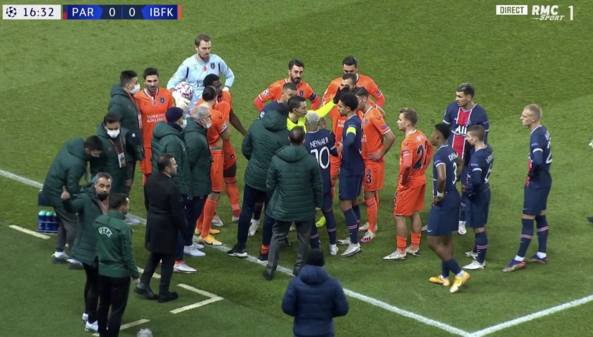 Equus Psgと のイスタンブールのチームとのサッカー の試合 審判が選手に人種差別の暴言を吐いて試合 が中断 イスタンブールの選手がロッカールームに引き上げた 続いてpsgの選手たちも同じくロッカールームに