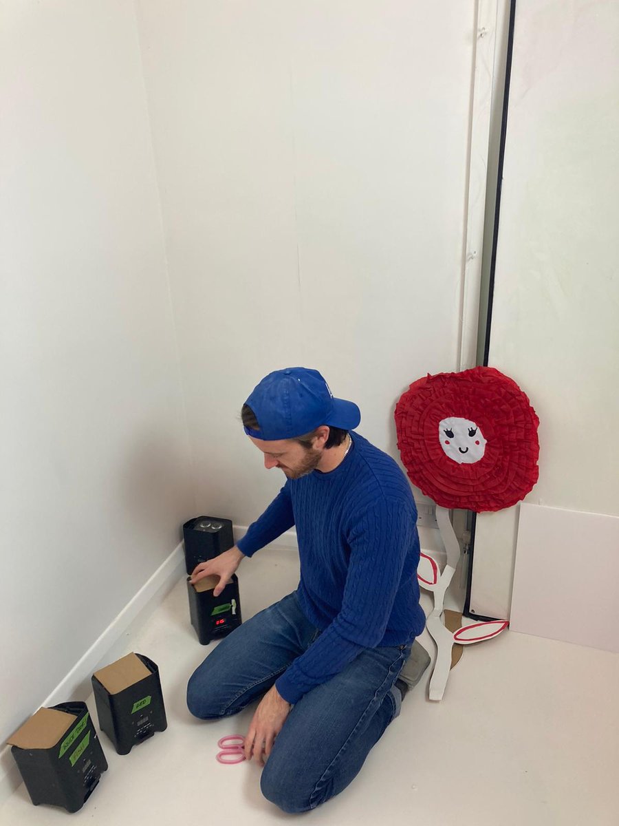 Don't look now @DannyHolme, but there's a poppy behind you...

#wecovertheuniverse