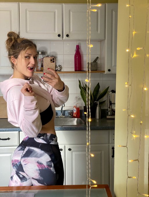 Hello there! Do you miss me sometimes ?☺️👅 https://t.co/4z9p7sy28g