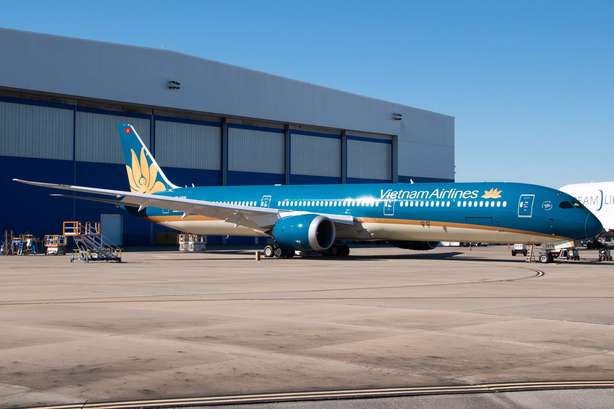 SQ Wings 1:200 B787-10 N8290V - メルカリ