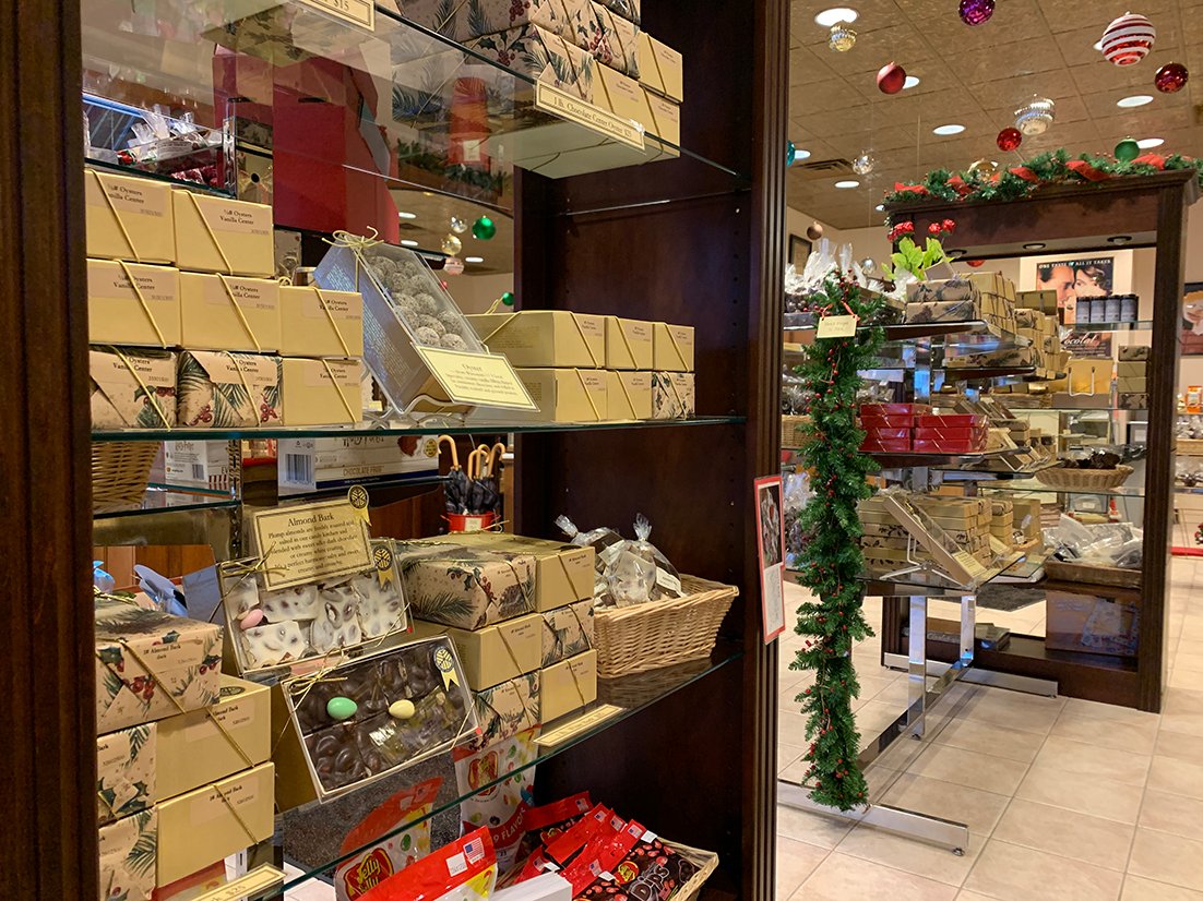 wilmarchocolate's tweet photo. We're OPEN for in-store shopping! 
Holiday Hours: 
9am to 7pm, Monday thru Friday
9am to 5pm on Saturday. https://t.co/8G1XMFsvSr