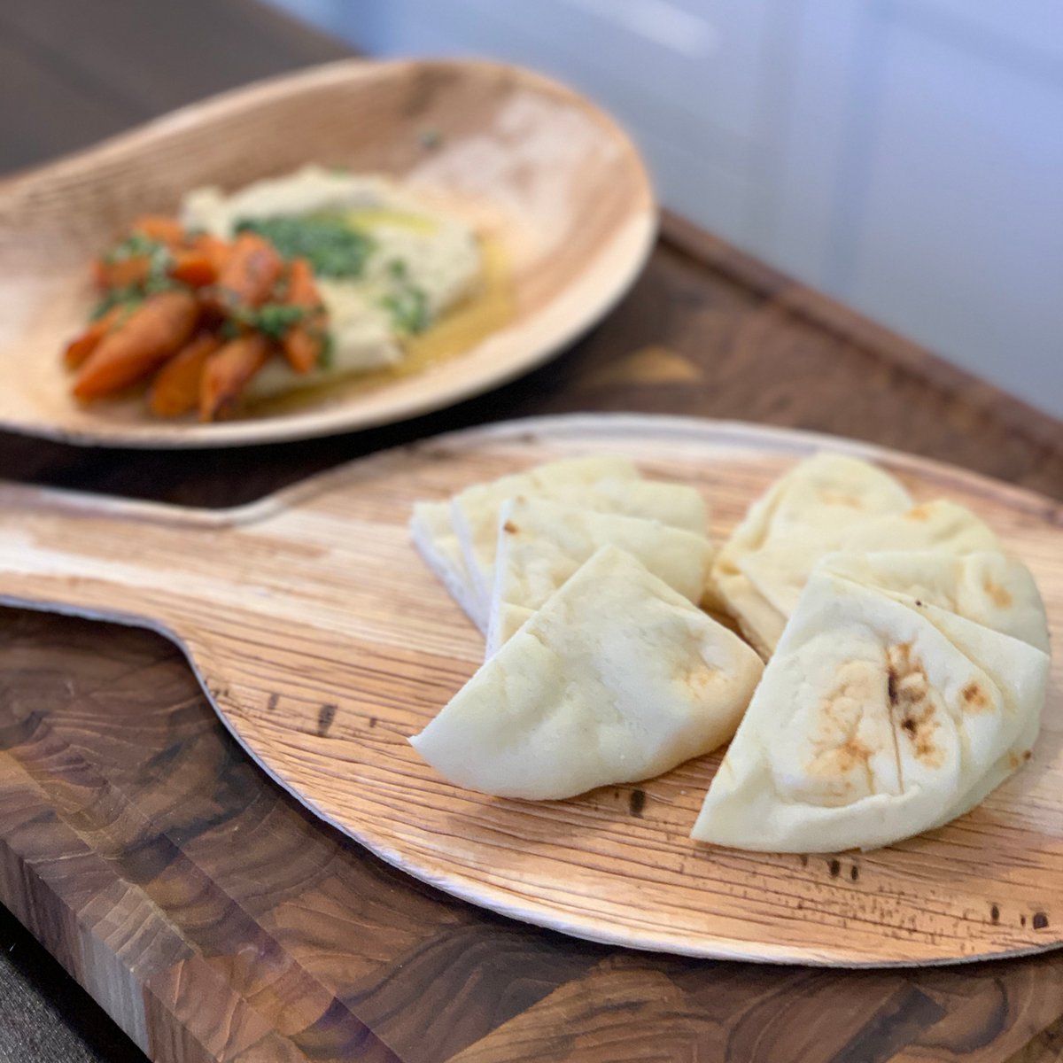 When in doubt, plate on our Hampi Serving Platter. No chemicals, no binding agents, and a sophisticated finish. #madefromplants #compostable⁠