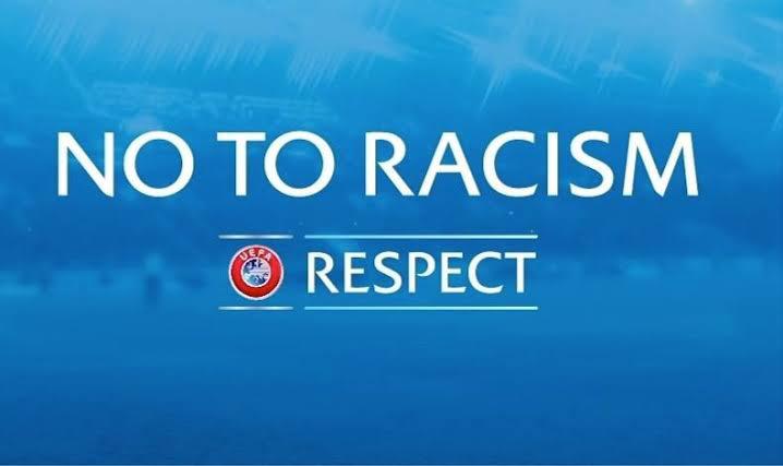 Kayserises's tweet photo. Şampiyonlar liginde skandal.
PSG &amp; Başakşehir maçında 4.Hakem tarafından 
Pierre Webo 'ya ırkçılık yapıldı. 
Göksel Gümüşdağ 
Okan Buruk 
Demba Ba 
Neymar 
Mbappe 
Mükemmel bir duruş sergiledi. 
No to racism 
Respect 
https://t.co/FN17bcgmWc https://t.co/2gm3QAZO9u