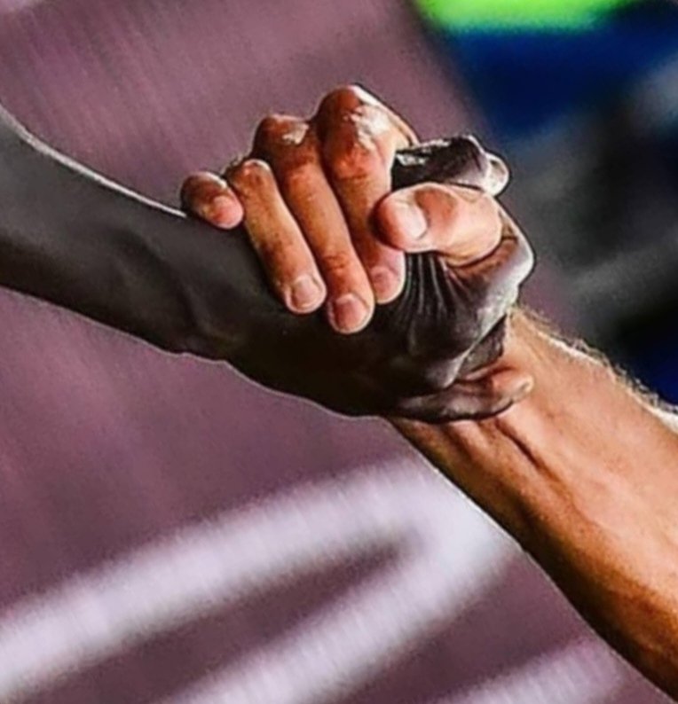 Rengin renge
Tenin tene
Zenginin fakire
Patronun emekçiye
Erkeğin kadına
İnsanın insana
Üstünlüğü yoktur! #Notoracism