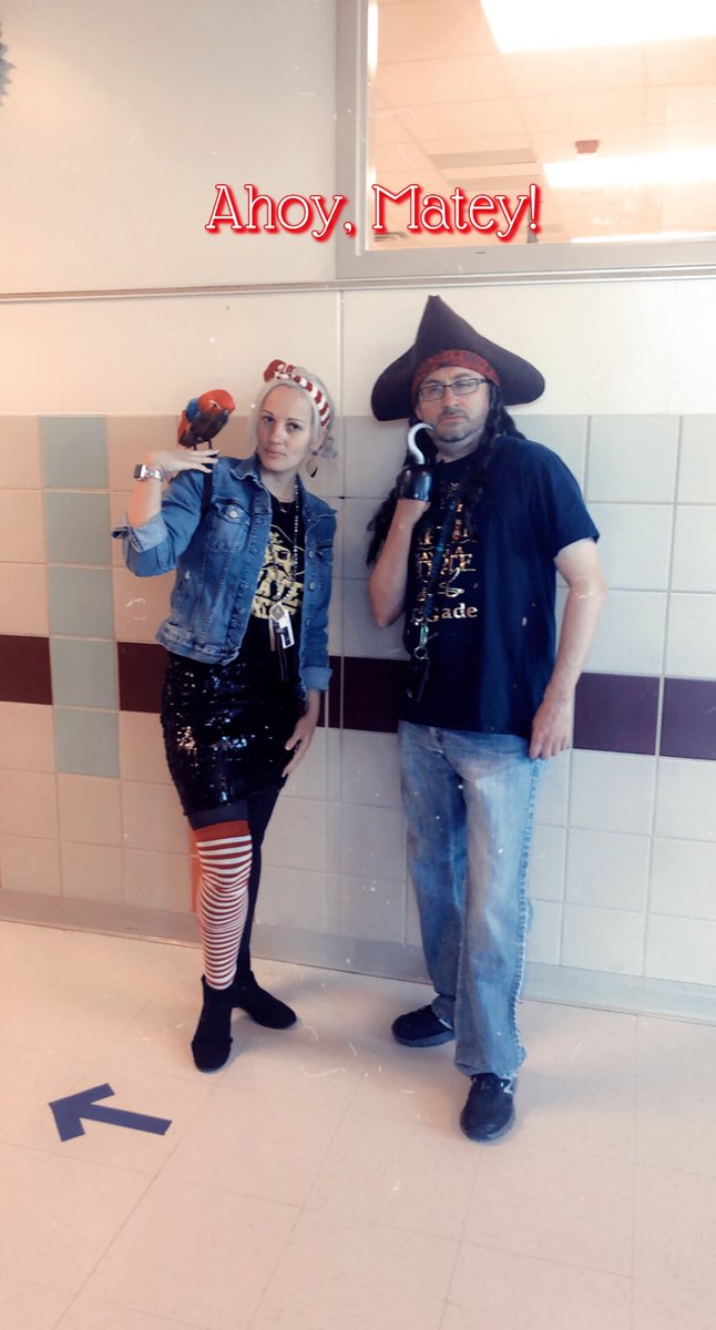 imready4ever's tweet photo. The Pirate Tacky Christmas Life. #walkerchristmas2020 https://t.co/5RfRp3HLFi