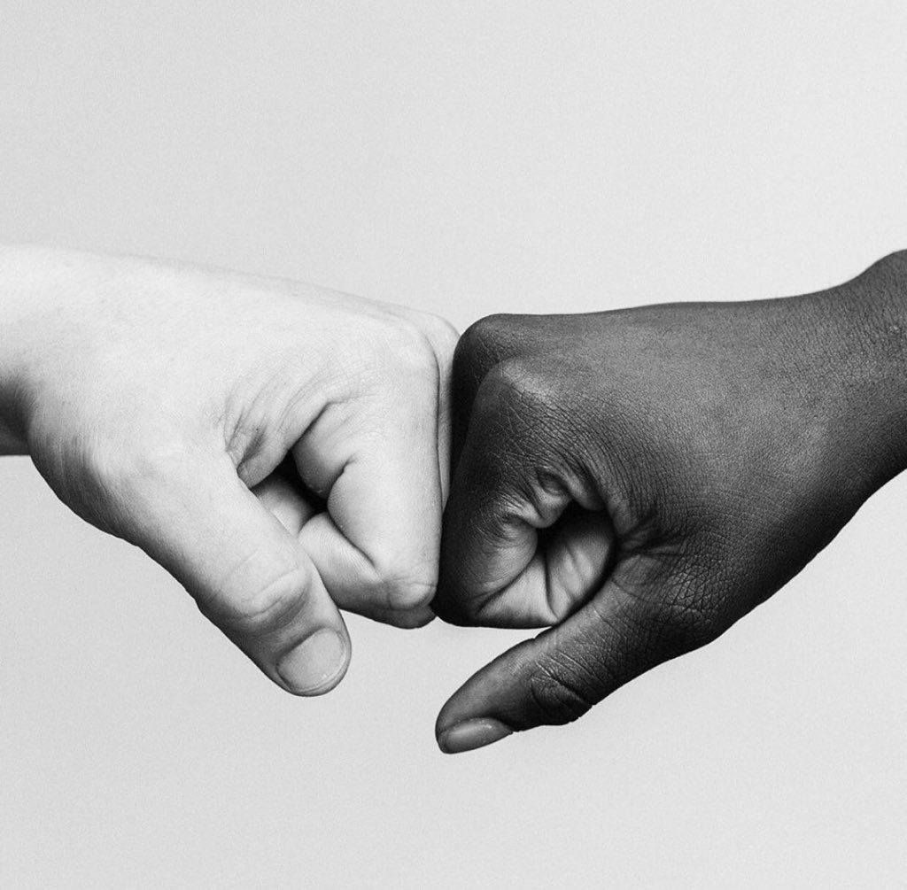 İnsanlığın rengi olmaz.
#NoToRacism ✊🏻✊🏿