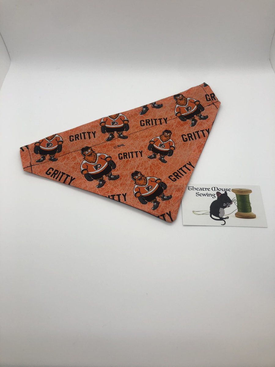 TMouseSewing28's tweet photo. Christmas stockings and holiday and philly sports dog bandanas are now available in the shop! Check them out and enjoy 15% off of everything in the shop! #holidayseason #holidays #holidayshopping #shopsmall #christmassharks #dogbandanas #handmade #sewngoods #sale https://t.co/LVjEKvcHqF