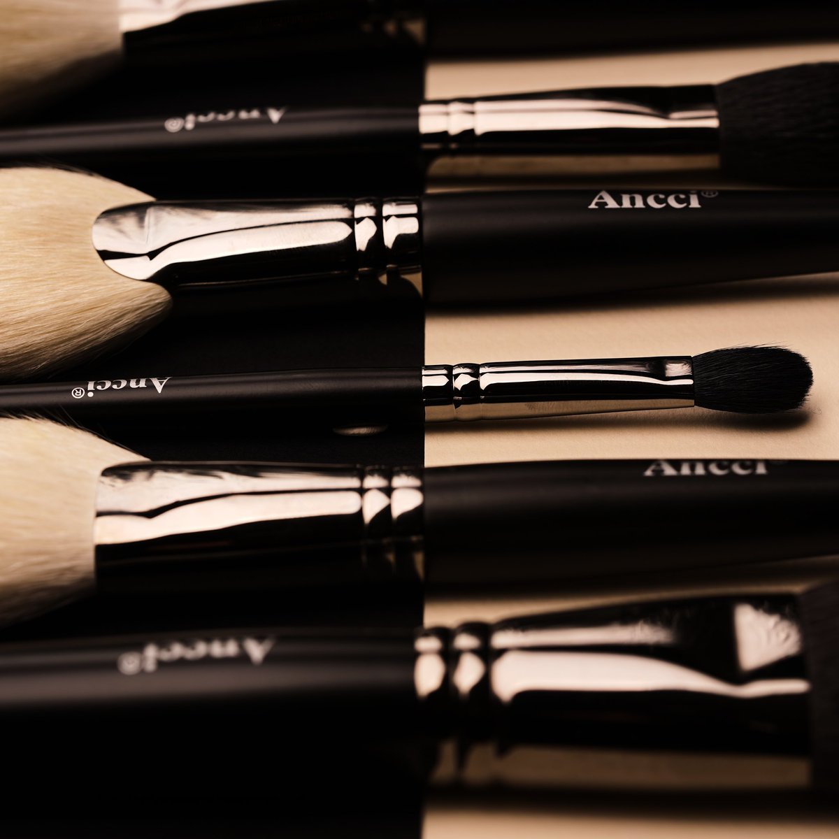 tapnfab's tweet photo. La perfection proposée par @AncciBrush D’une douceur inégalée, la collection Eve est conçue exclusivement avec les fibres les plus nobles par un artisan maître pour apporter une performance extrême. #pinceauxmaquillage #maquillage #pinceaux #makeup #makeupbrush https://t.co/3AaLGViMT5