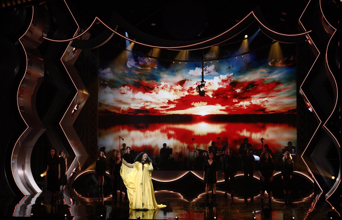 marishawallace's tweet photo. That was a moment! I’m over joyed! Stay hopeful, stay positive and the sun will come out tomorrow! Get my new album “TOMORROW” now ✨☀️ https://t.co/BxU2NBaUNt  #RoyalVarietyPerformance @RoyalVariety  #royalvariety https://t.co/u0BYvWKEyP