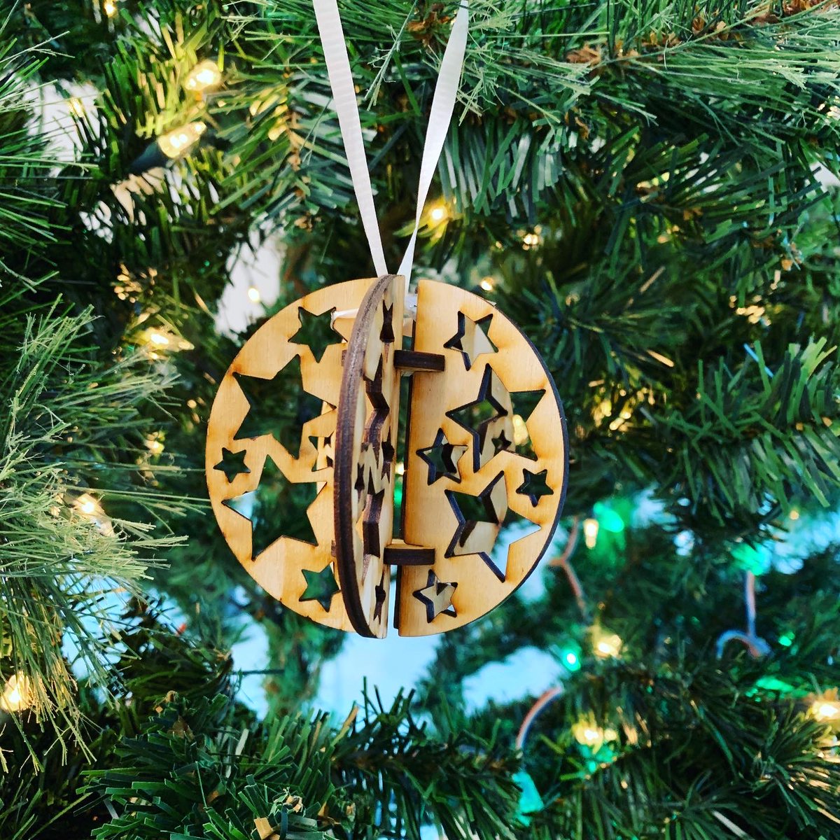 YorkHouseSchool's tweet image. From Maker Mondays in the Senior School #STEAM Lab - ornaments made using the laser cutter. 🎄☃️#myYHS #YHSsteam