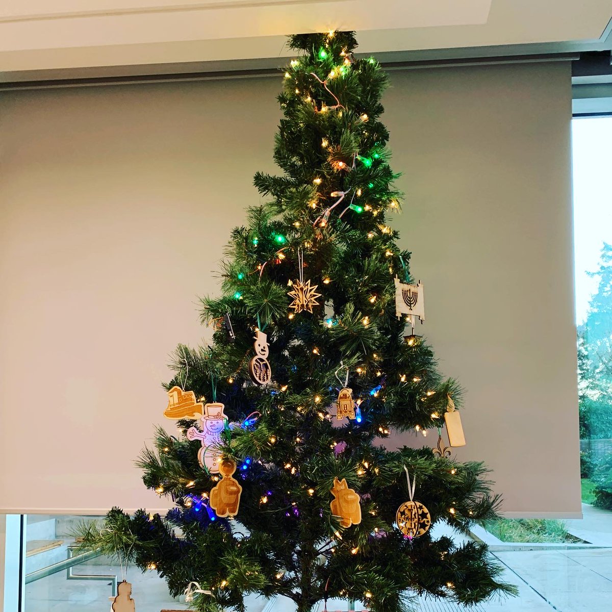 YorkHouseSchool's tweet image. From Maker Mondays in the Senior School #STEAM Lab - ornaments made using the laser cutter. 🎄☃️#myYHS #YHSsteam