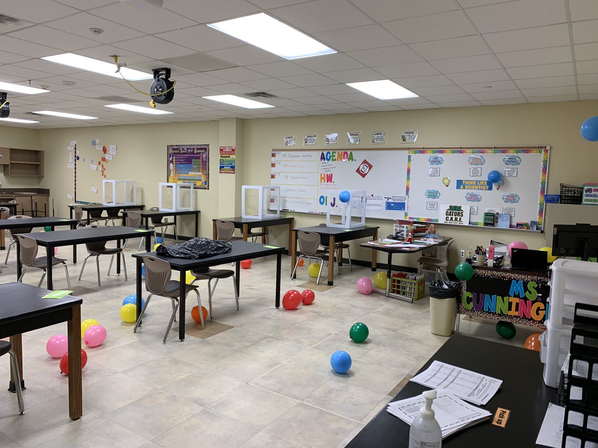 Had a visitor early this morning which resulted in all my students thinking it was my birthday.🎈Let’s see who #CreekKringle blesses his presence with next!