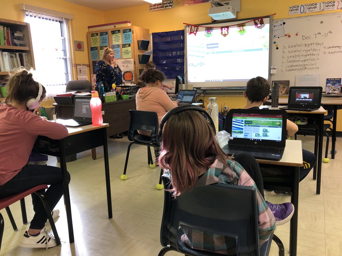 VAV_Vikings's tweet image. More microbits, #HourOfCode2020 ... Grinch-style and Python... Love Computer Science Week! @NLESDCA @nltatesic #CodeWithTESIC #CodeNLESD