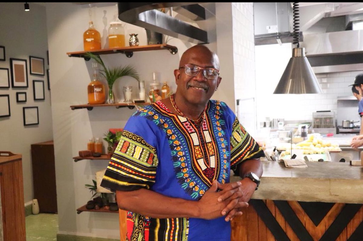 El Covid se nos lleva a uno de los más grandes Chefs y exponentes de nuestra gastronomía afro. Iván Gómez y su Fonda Donde Iván han sido parte de mi vida por años. Ir y hablar con Iván, tomarnos una pinta, comernos un guachito. Te voy a extrañar terriblemente hermano.