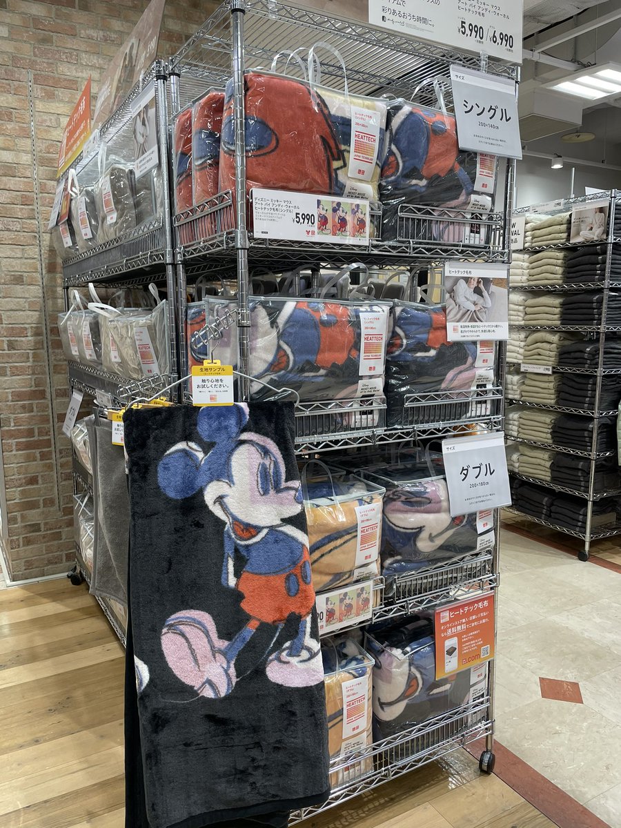 UNIQLOヒートテック　ミッキーマウスダブル毛布 ディズニー ユニクロ ヒートテック毛布 ミッキー マウス ダブル