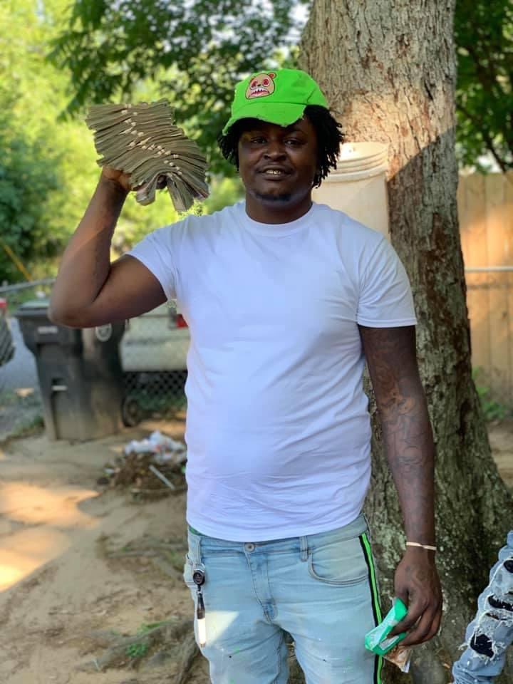 Paid5hooter's tweet photo. lost the other half of me couple months ago this shit hurt deeeep 🤦🏽♂️ #LLS #FREECMG https://t.co/hpBUbmdGEh